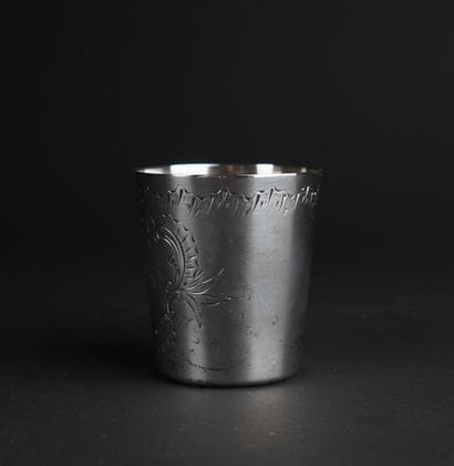 Timbale en argent 950°/00 à décor de peignées...
