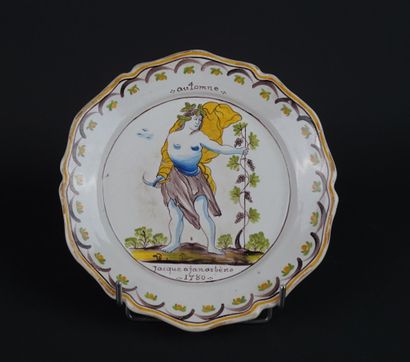 NEVERS
Suite de quatre assiettes en faïence...