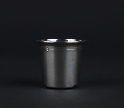 Gobelet à liqueur en argent 950°/00
Décor...