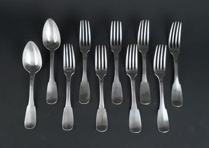 Suite de 8 fourchettes et 2 cuillères en...