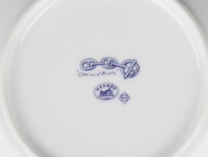 HERMES
Tasse et sa sous-tasse en porcelaine,...