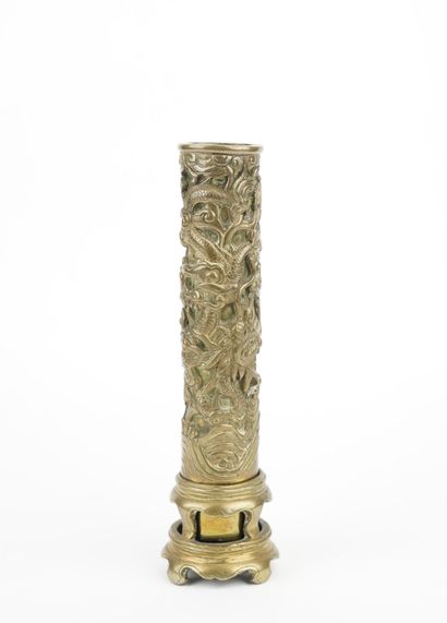 Porte-encens cylindrique en bronze partiellement...