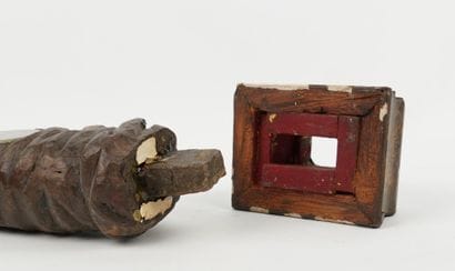 Bras reliquaire 
En bois, verre, tissu et...