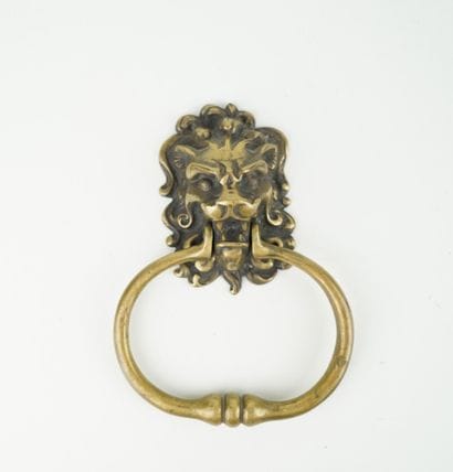 Heurtoir de porte en bronze à décor de mufle...