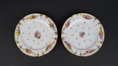 PARIS
Paire d'assiettes en porcelaine à décor...
