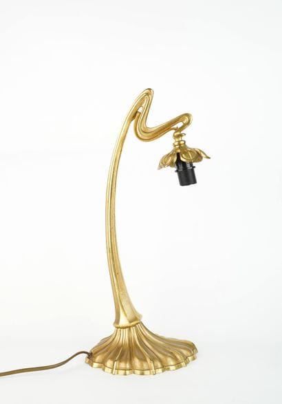 Maison Lucien GAU, attribué à
Lampe en bronze...