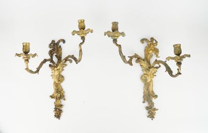 Belle paire d'appliques en bronze ciselé...