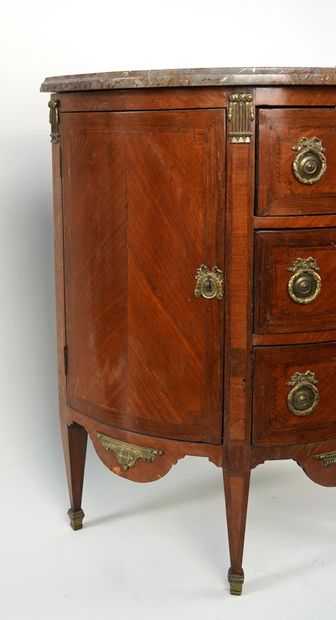 Commode demi-lune en bois de placage ouvrant...