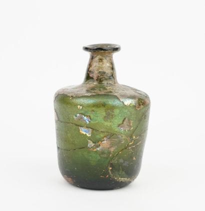 Bouteille 
Verre 
Iran, période médiévale...