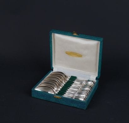 Suite de 12 petites cuillères en argent 950°/00,...