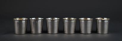 Suite de 6 gobelets à liqueur en argent 950°/00,
filets...