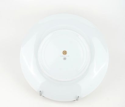 HERMES
Plat de service en porcelaine, modèle...