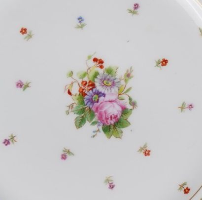 PARIS
Paire d'assiettes en porcelaine à décor...