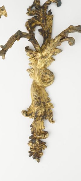 Belle paire d'appliques en bronze ciselé...
