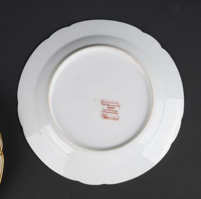 PARIS
Paire d'assiettes en porcelaine à décor...