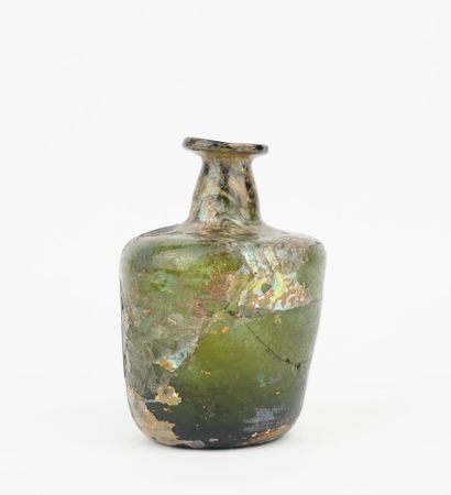 Bouteille 
Verre 
Iran, période médiévale...