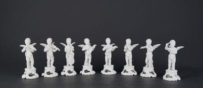 Suite de huit angelots musiciens formant...