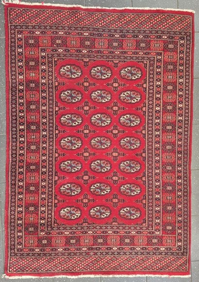 PAKISTAN
Tapis en laine, décor Boukhara
173...