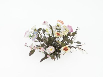Lot de fleurs en porcelaine comprenant 146...