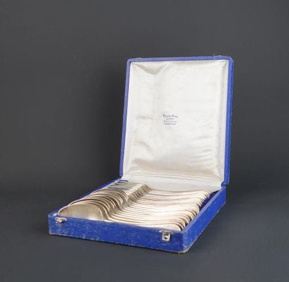 Ménagère en argent 950°/00 modèle uniplat,...