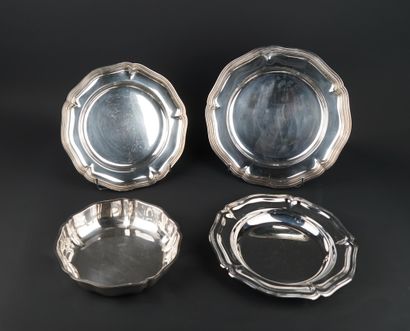 Réunion de deux plats ronds de service, modèle...