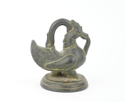 Important poids à opium zoomorphe en bronze...