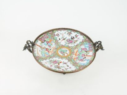CHINE, Canton 
Coupe en porcelaine de la...
