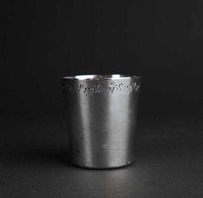 Timbale en argent 950°/00 à décor de peignées...