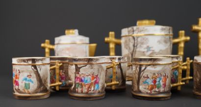 Service à café en porcelaine à décor peint...