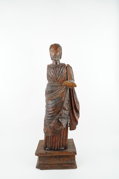 Saint Evangeliste en bois sculpté en ronde-bosse....