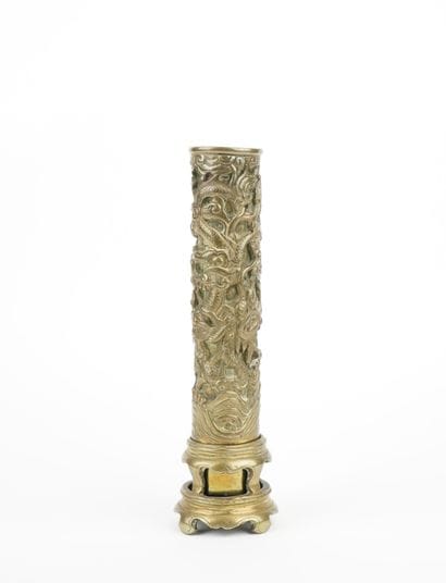 Porte-encens cylindrique en bronze partiellement...