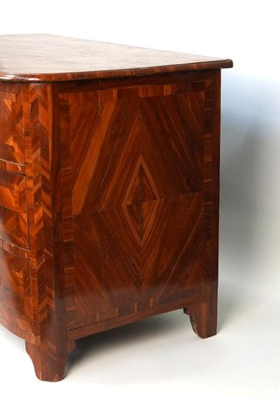 Commode rectangulaire en bois de placage...