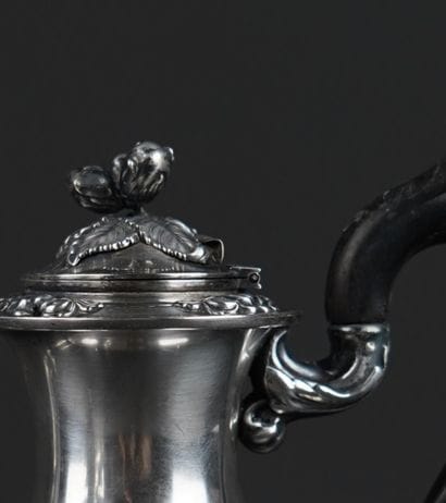 Verseuse en argent 950°/00
Décor feuillagé...