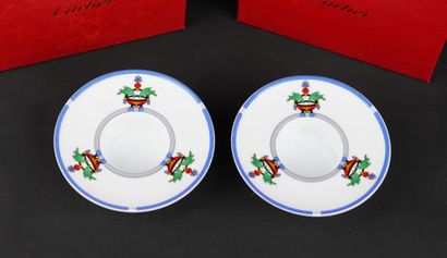 CARTIER
Paire de bougeoirs en porcelaine,...
