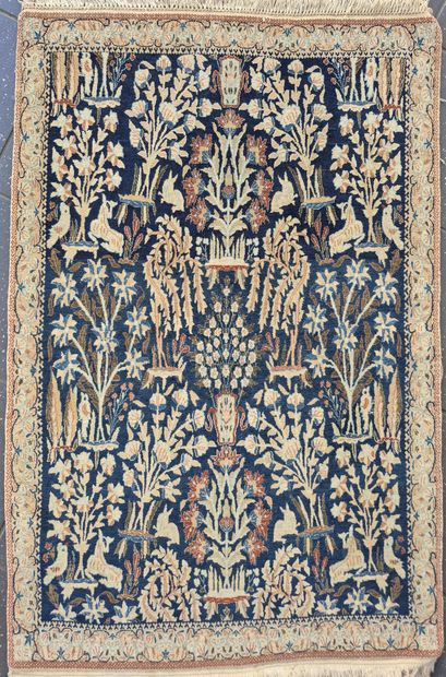 PERSE
NAIN
Tapis en laine et soie à riche...