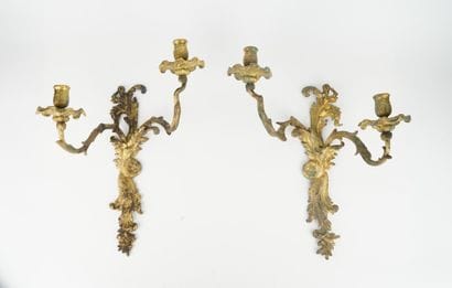 Belle paire d'appliques en bronze ciselé...