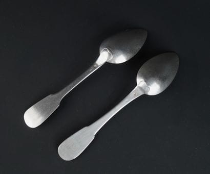 Suite de deux cuillères en argent 950°/00,...