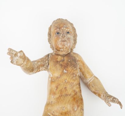 Enfant en bois sculpté, bénissant
Les yeux...
