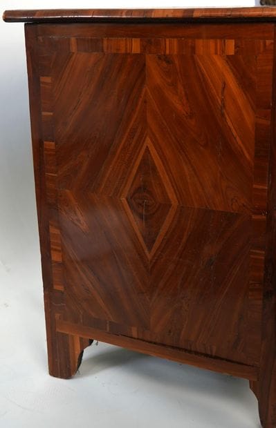 Commode rectangulaire en bois de placage...