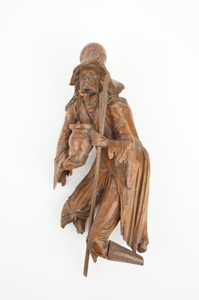 Sujet en bois sculpté figurant un mendiant...