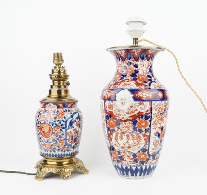 JAPON et CHINE
Réunion de deux vases en porcelaine...