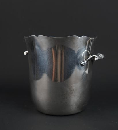 ERCUIS
Seau à champagne en métal argenté
Col...