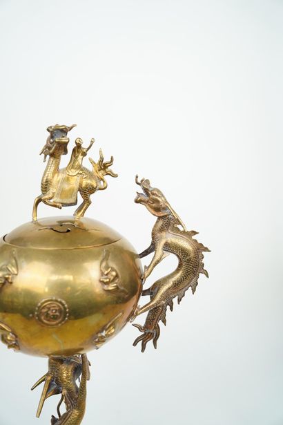 ASIE DU SUD
Important brûle parfum en bronze
La...
