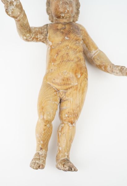 Enfant en bois sculpté, bénissant
Les yeux...