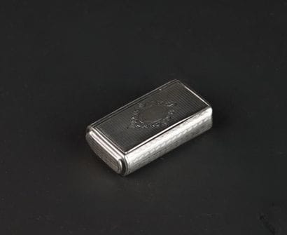 Boîte à priser en argent 950°/00 de forme...
