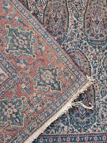 PERSE
SENNEH
Tapis en laine à décor de Boteh...