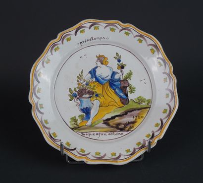 NEVERS
Suite de quatre assiettes en faïence...