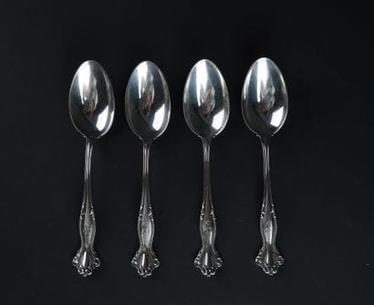 Suite de 4 cuillères en argent anglais 925°/00
Les...