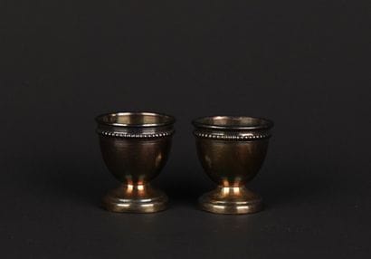 Suite de deux coquetiers en argent 950°/00...