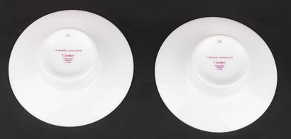 CARTIER
Paire de bougeoirs en porcelaine,...